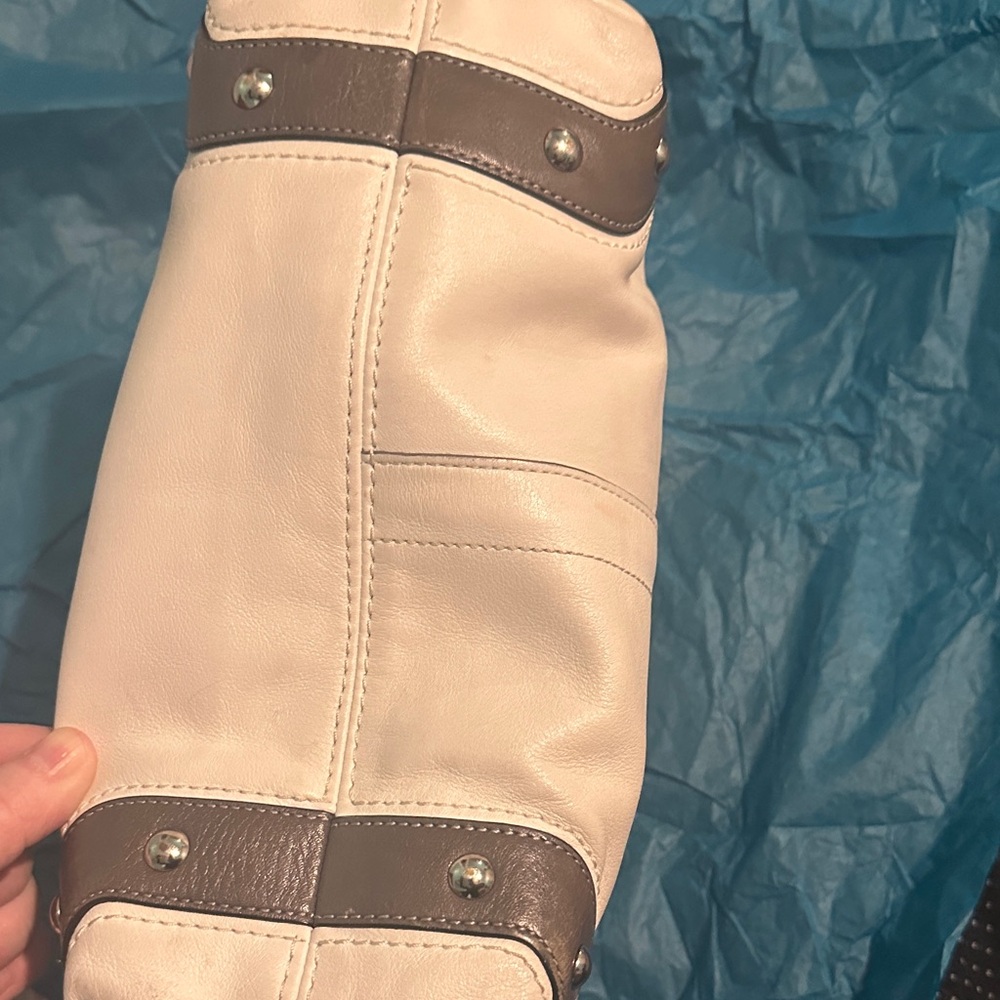 Coach Cream and Brown Shoulder Bag - Picture 7 of 9